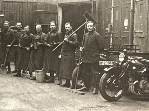 Foto reichspost - 🏍️,